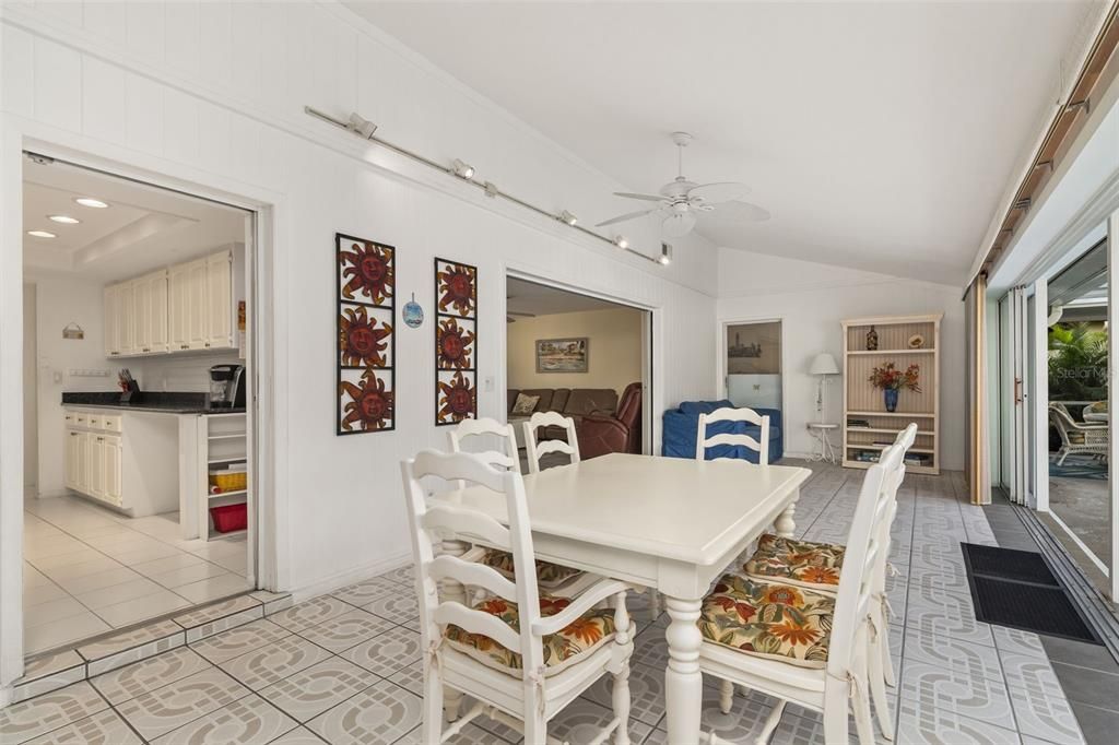 待售: $975,000 (3 贝兹, 3 浴室, 1936 平方英尺)