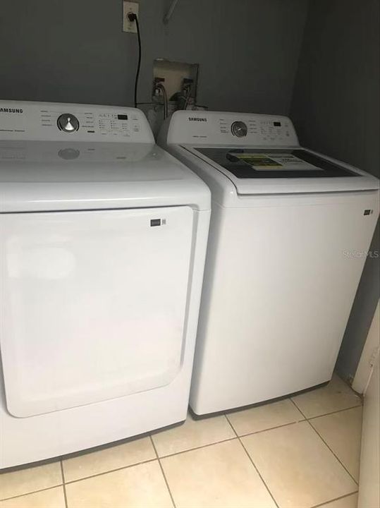 出租: $2,200 (3 贝兹, 2 浴室, 1212 平方英尺)