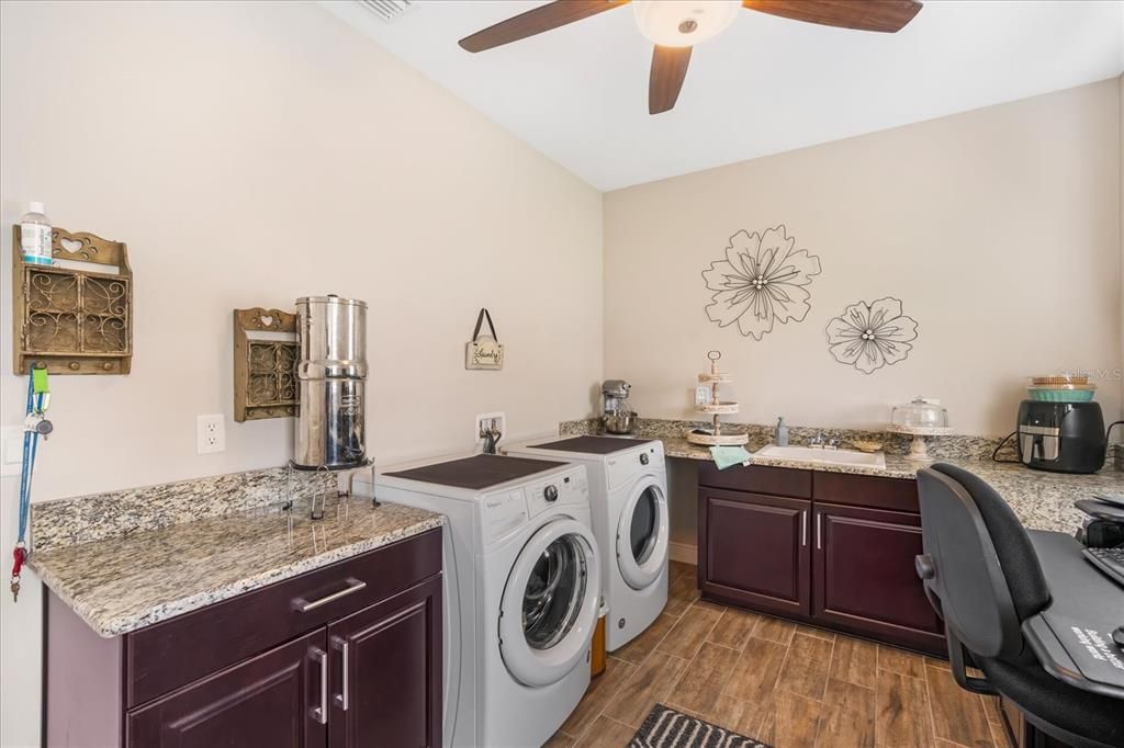 待售: $550,000 (3 贝兹, 2 浴室, 2239 平方英尺)