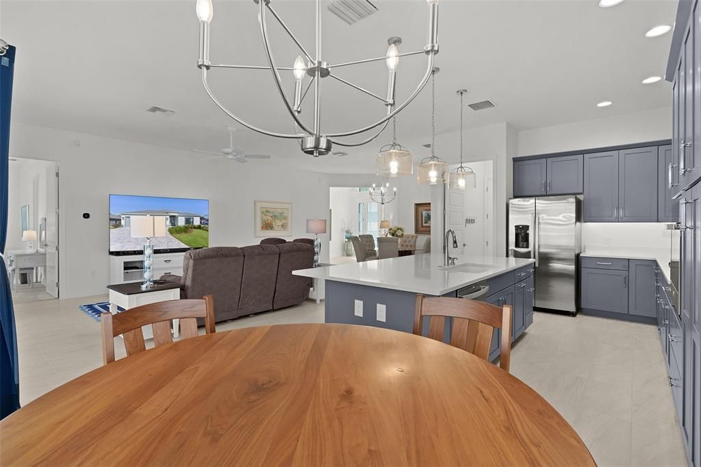 На продажу: $799,900 (3 спален, 2 ванн, 2053 Квадратных фут)