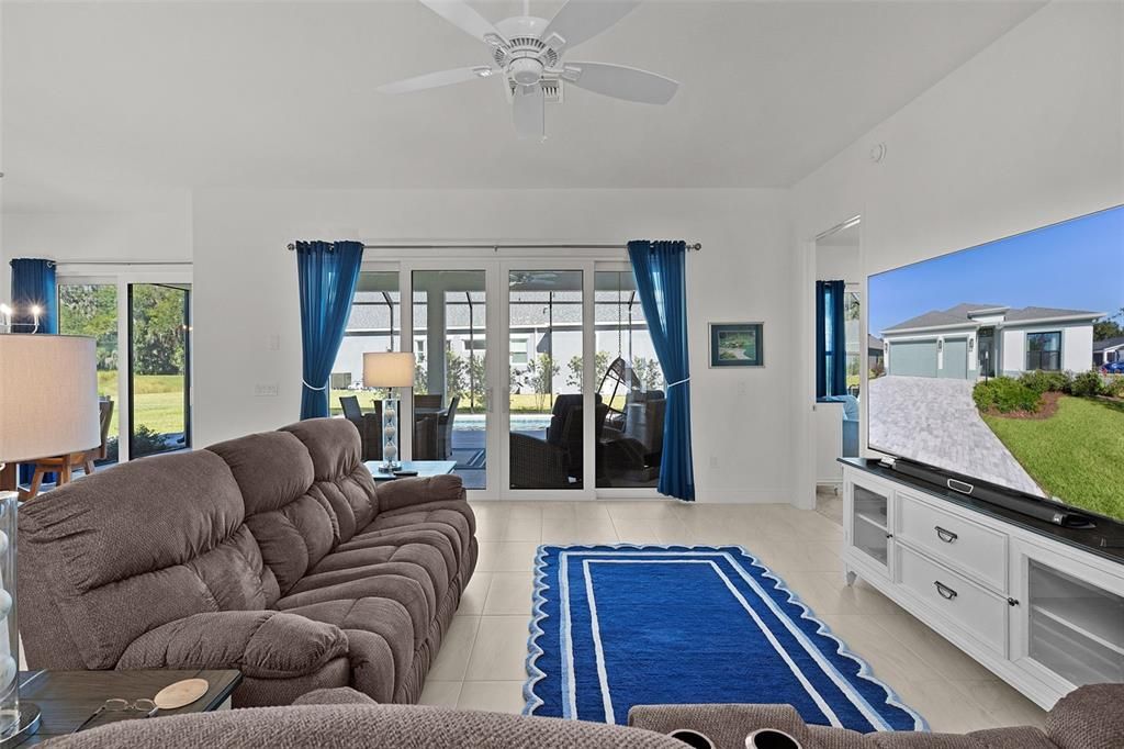 На продажу: $799,900 (3 спален, 2 ванн, 2053 Квадратных фут)