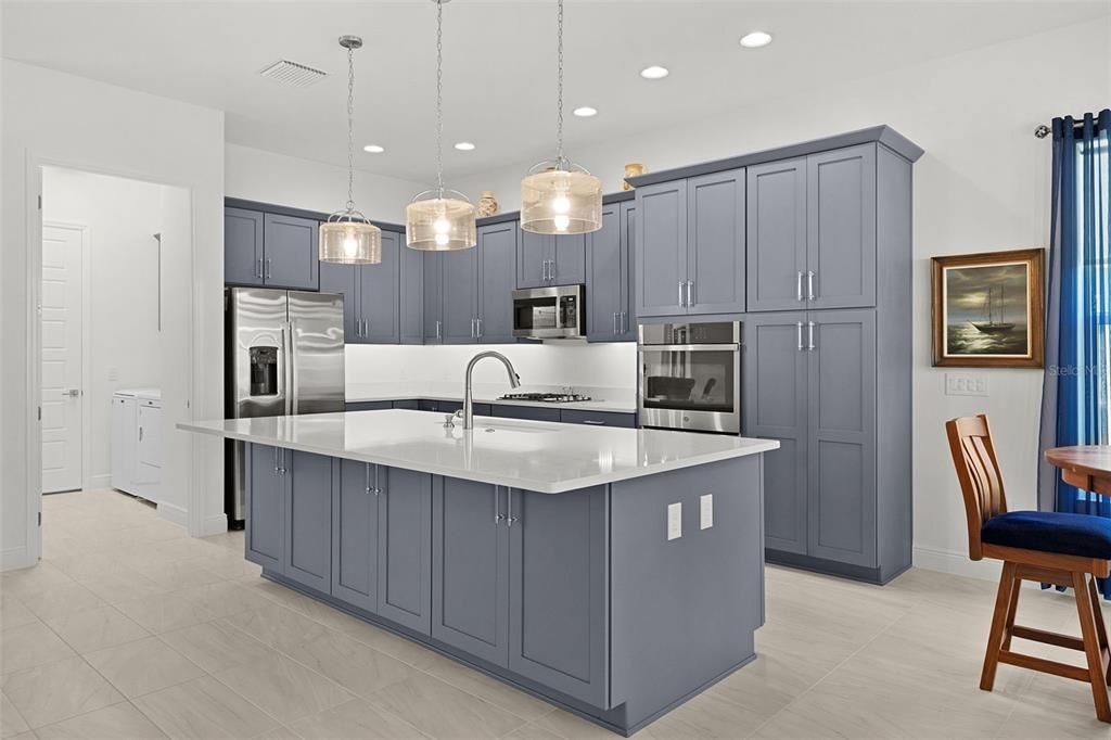 На продажу: $799,900 (3 спален, 2 ванн, 2053 Квадратных фут)