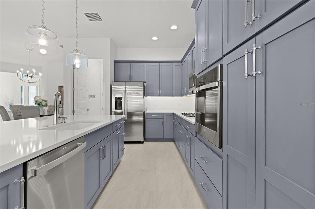 На продажу: $799,900 (3 спален, 2 ванн, 2053 Квадратных фут)