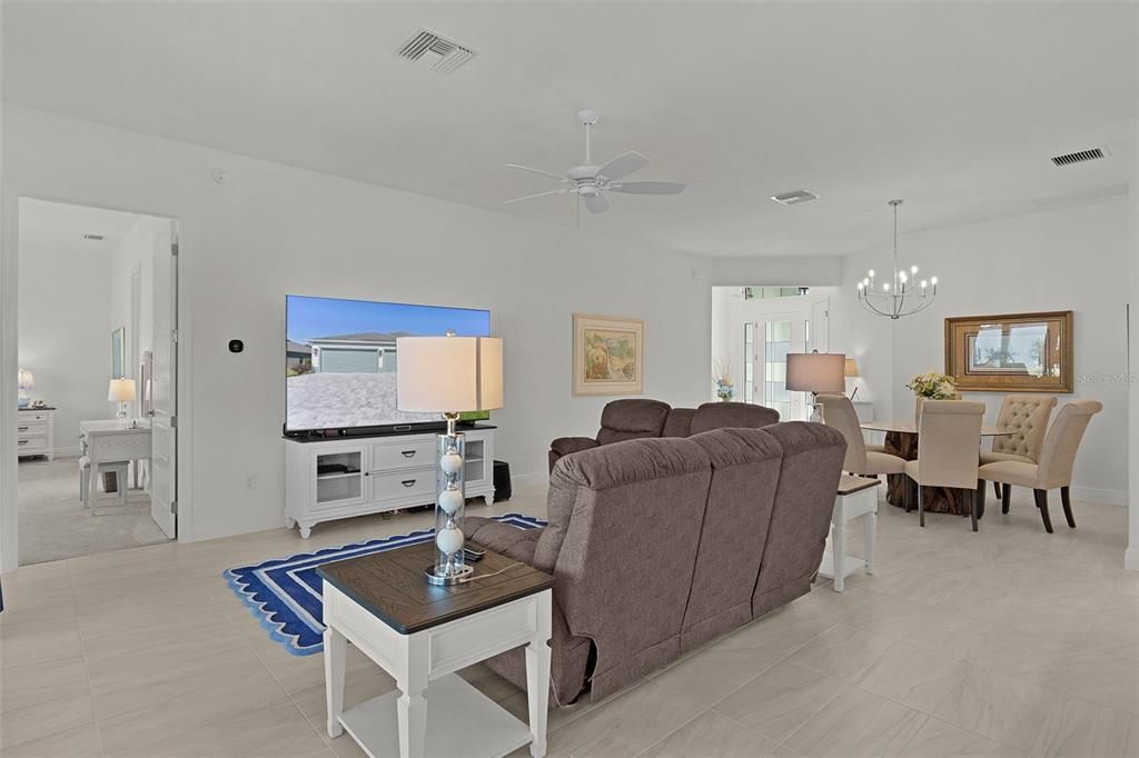 На продажу: $799,900 (3 спален, 2 ванн, 2053 Квадратных фут)