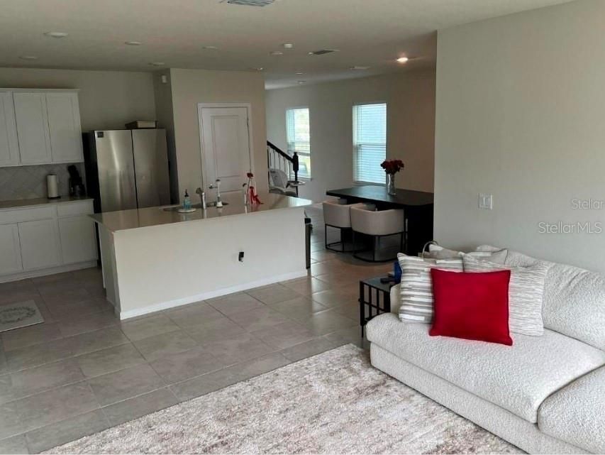 For Rent: $900 (1 beds, 1 baths, 17 Square Feet)