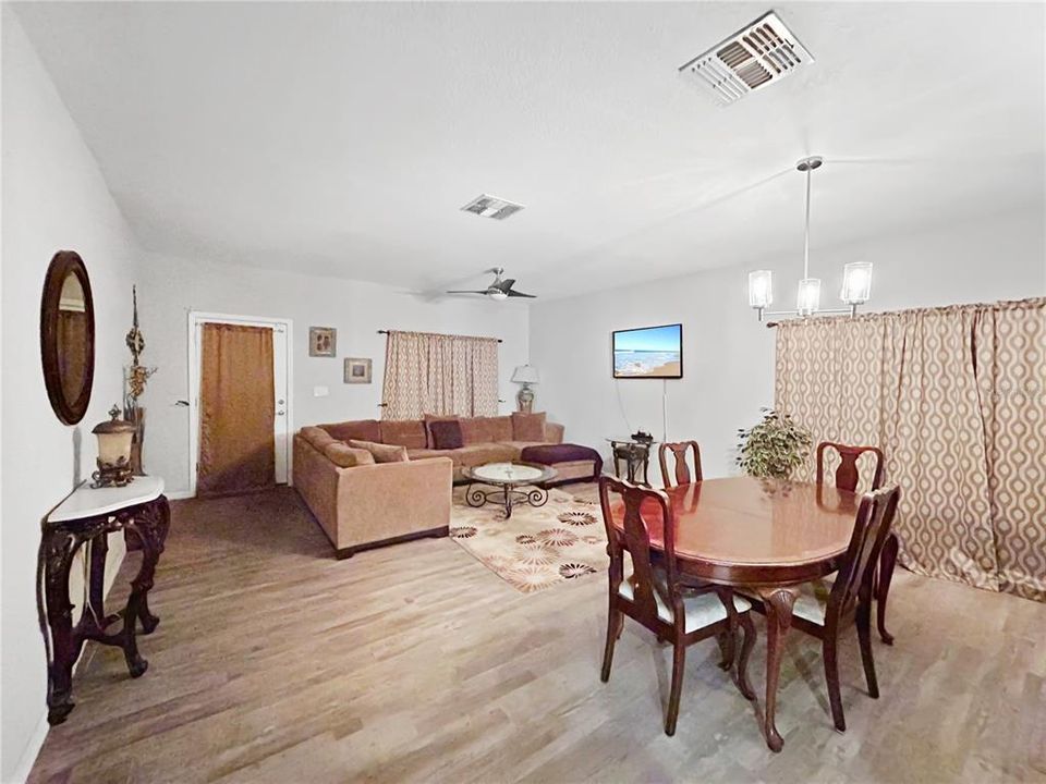 En Venta: $305,000 (3 camas, 2 baños, 1740 Pies cuadrados)