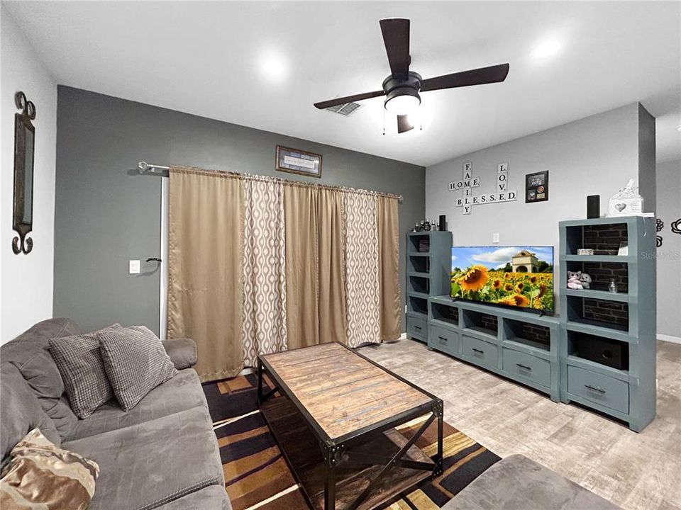 En Venta: $305,000 (3 camas, 2 baños, 1740 Pies cuadrados)