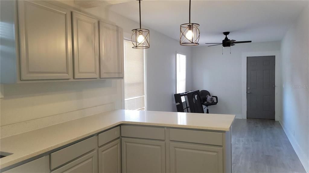 出租: $1,395 (2 贝兹, 1 浴室, 720 平方英尺)