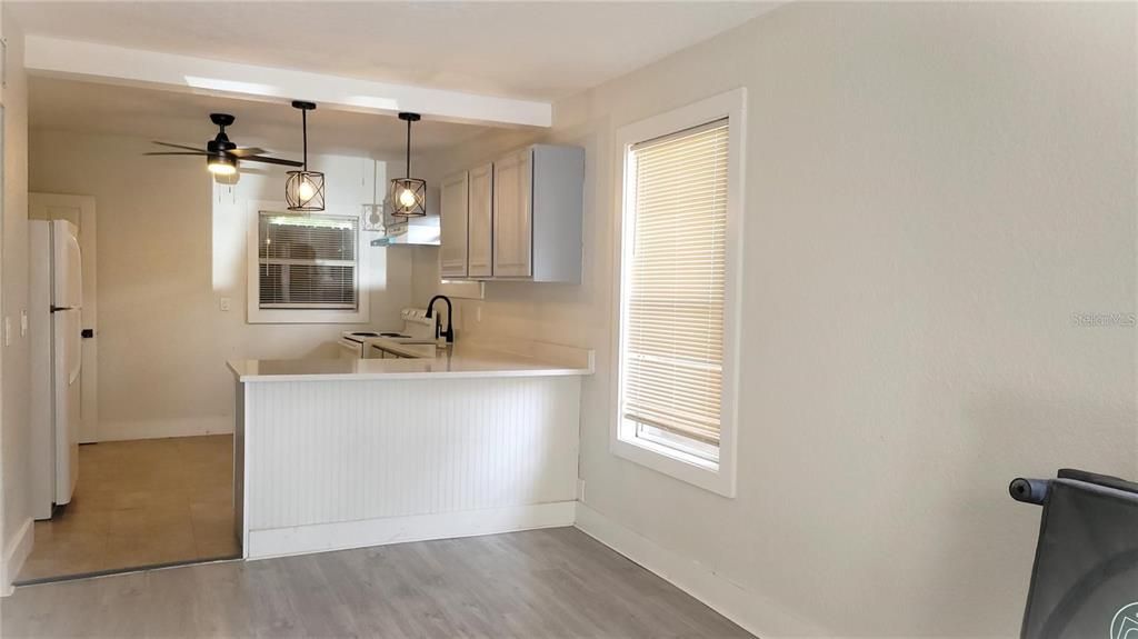 出租: $1,395 (2 贝兹, 1 浴室, 720 平方英尺)