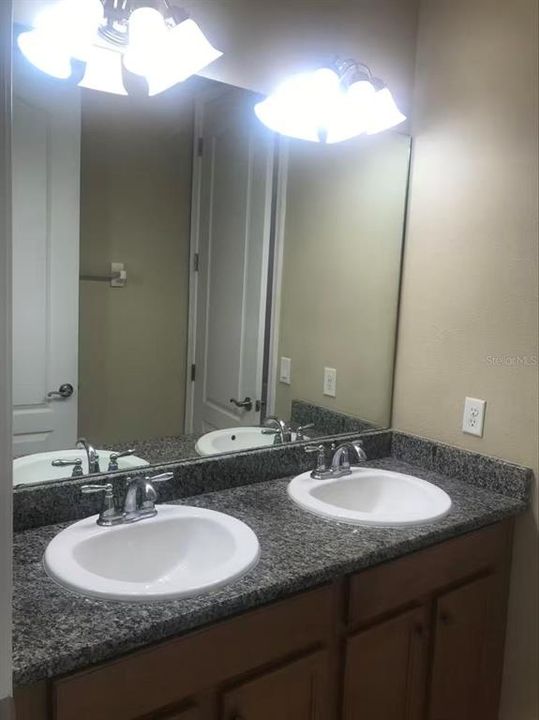 For Rent: $2,550 (3 beds, 2 baths, 1672 Square Feet)