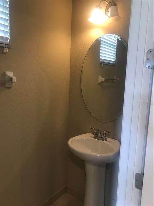 For Rent: $2,550 (3 beds, 2 baths, 1672 Square Feet)