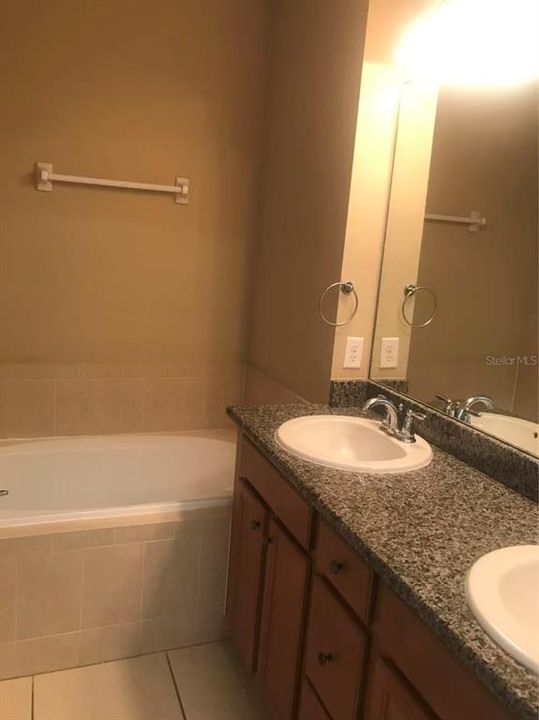 For Rent: $2,550 (3 beds, 2 baths, 1672 Square Feet)