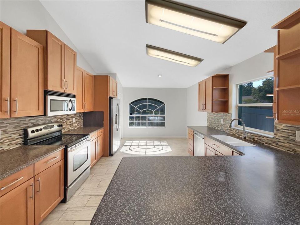 Active With Contract: $358,000 (3 beds, 2 baths, 1640 Square Feet)