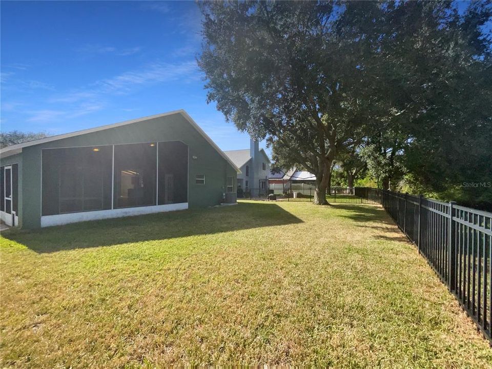 Active With Contract: $358,000 (3 beds, 2 baths, 1640 Square Feet)