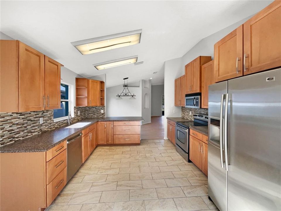 Active With Contract: $358,000 (3 beds, 2 baths, 1640 Square Feet)