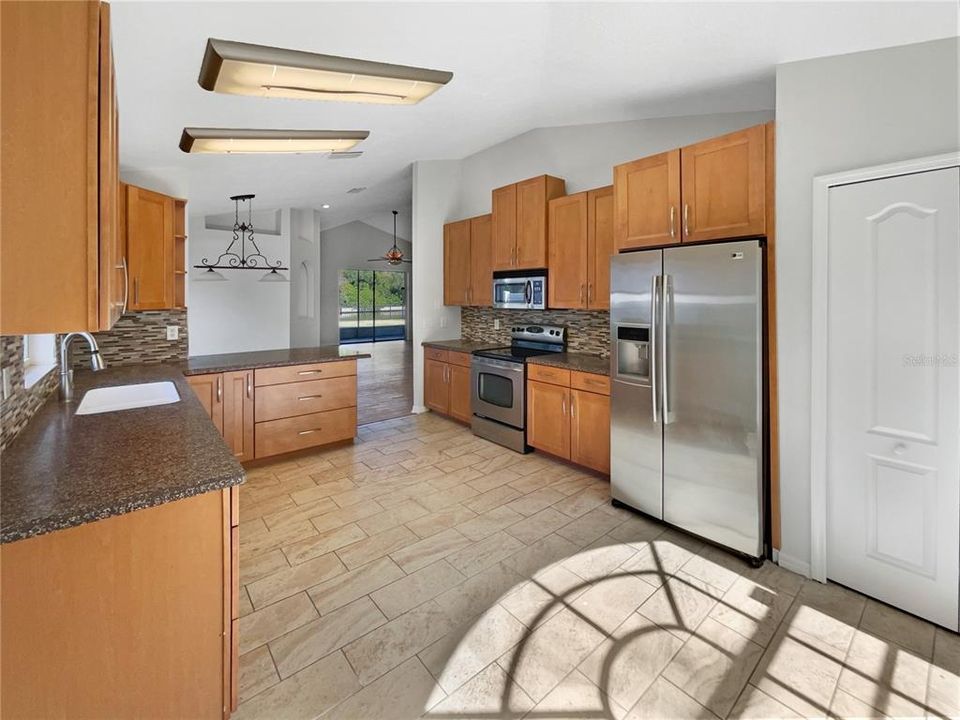 Active With Contract: $358,000 (3 beds, 2 baths, 1640 Square Feet)