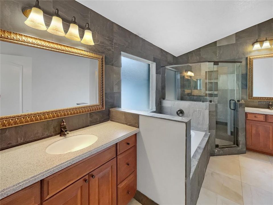 Active With Contract: $358,000 (3 beds, 2 baths, 1640 Square Feet)