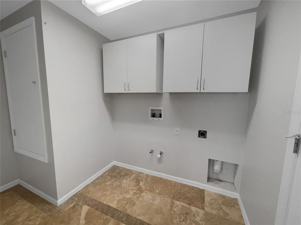 Active With Contract: $358,000 (3 beds, 2 baths, 1640 Square Feet)