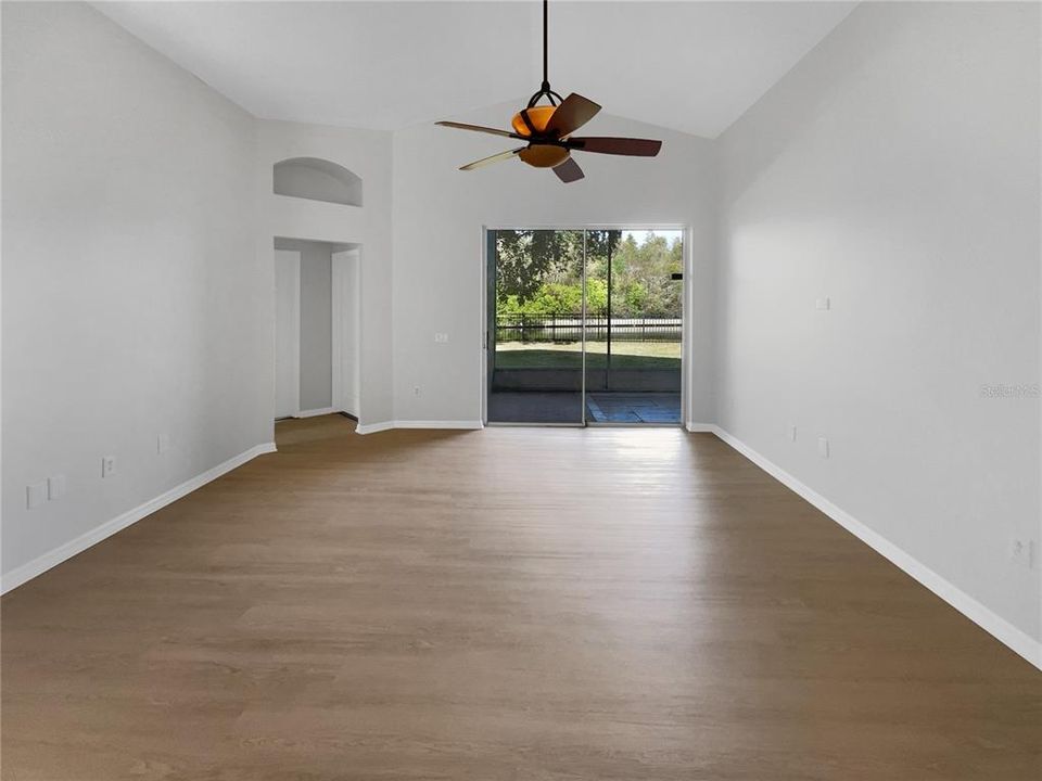 Active With Contract: $358,000 (3 beds, 2 baths, 1640 Square Feet)