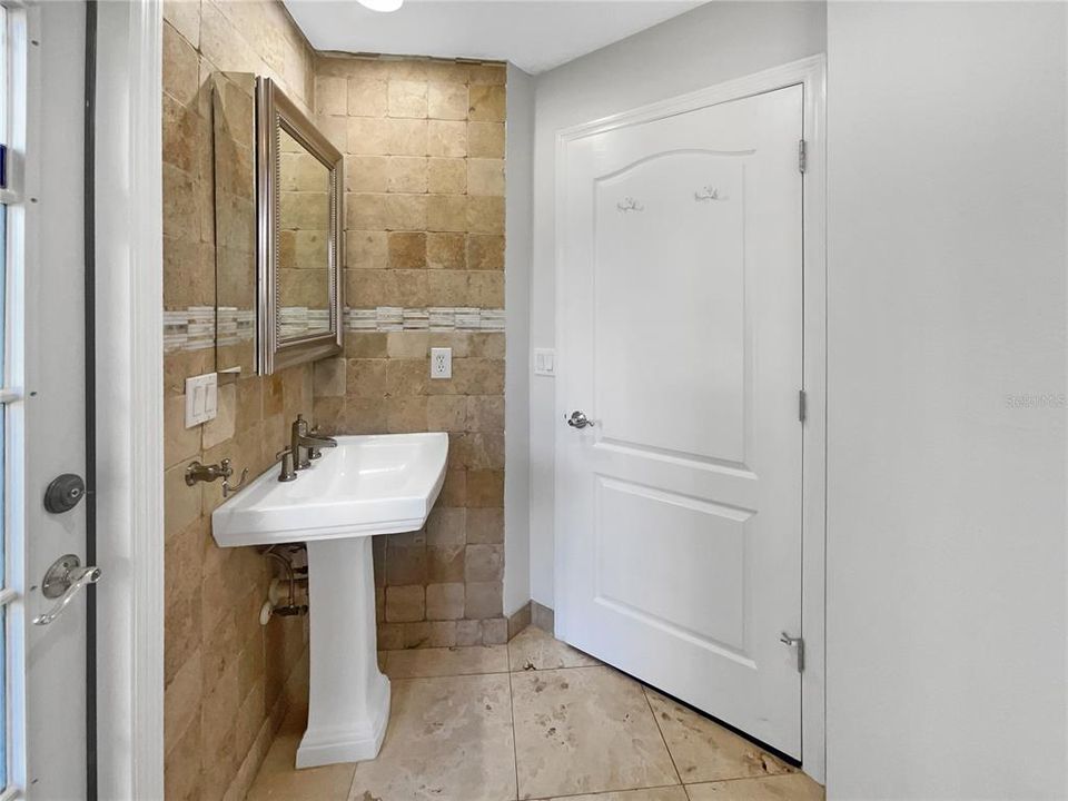 Active With Contract: $358,000 (3 beds, 2 baths, 1640 Square Feet)