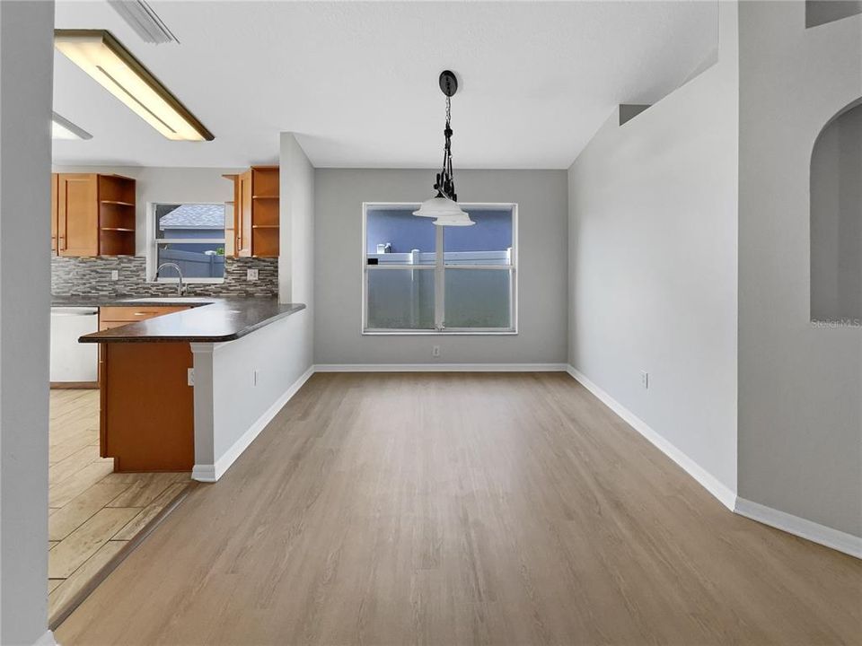 Active With Contract: $358,000 (3 beds, 2 baths, 1640 Square Feet)