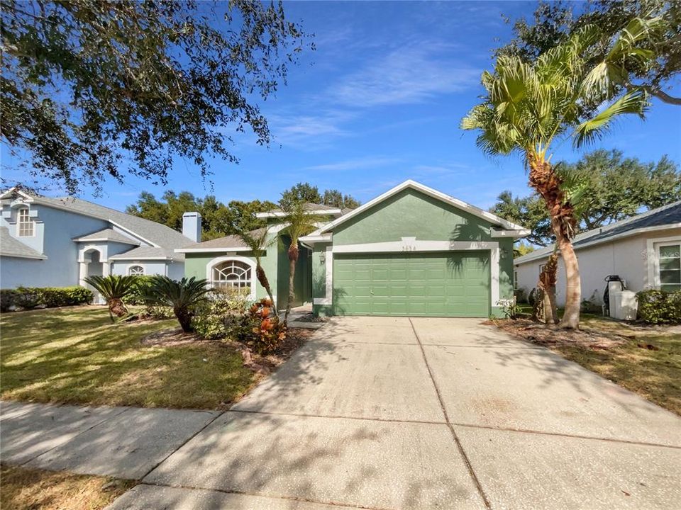 Active With Contract: $358,000 (3 beds, 2 baths, 1640 Square Feet)