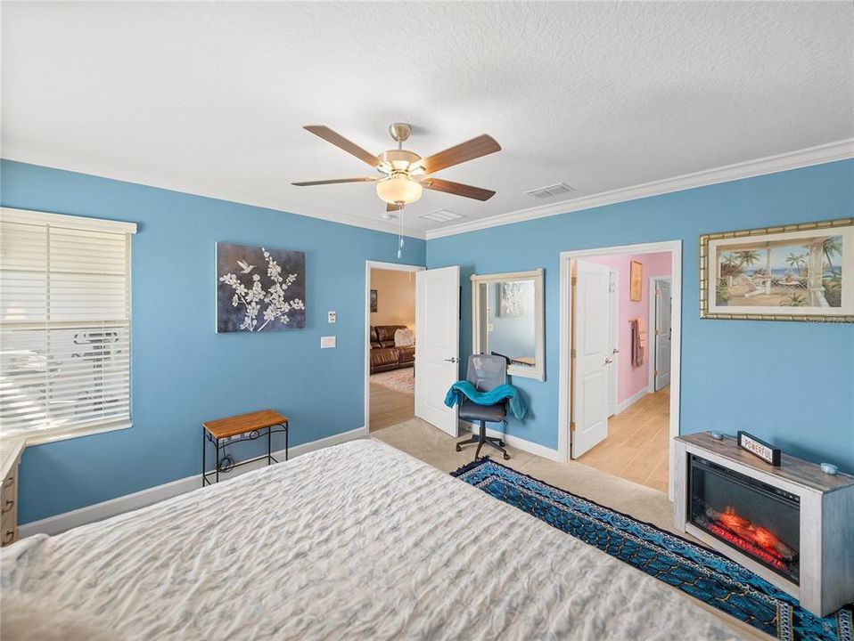 For Sale: $280,000 (2 beds, 2 baths, 1737 Square Feet)