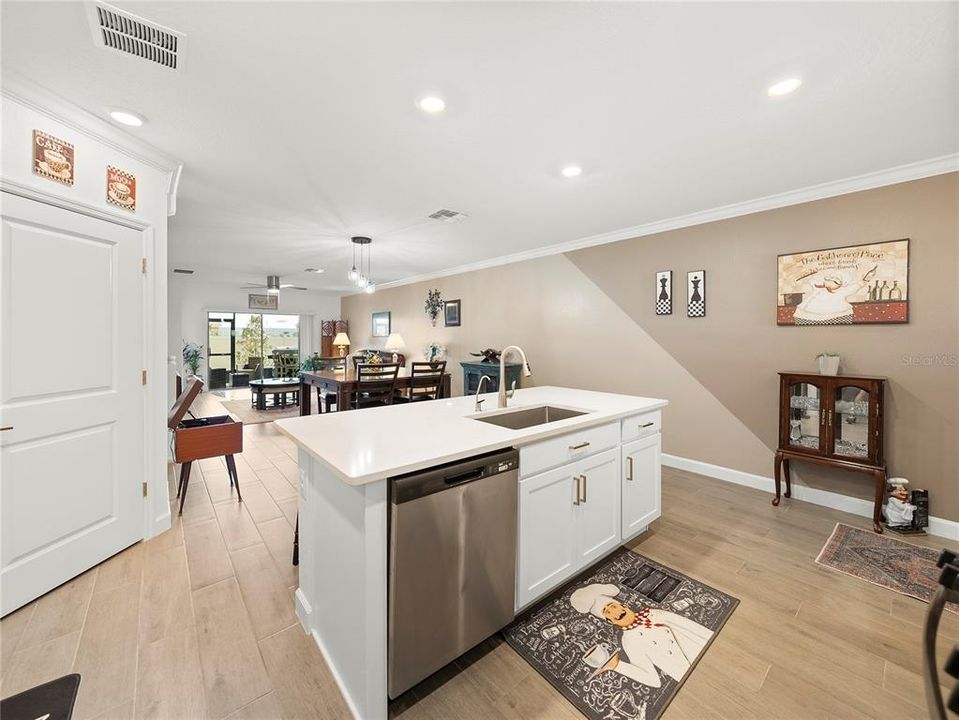 For Sale: $280,000 (2 beds, 2 baths, 1737 Square Feet)