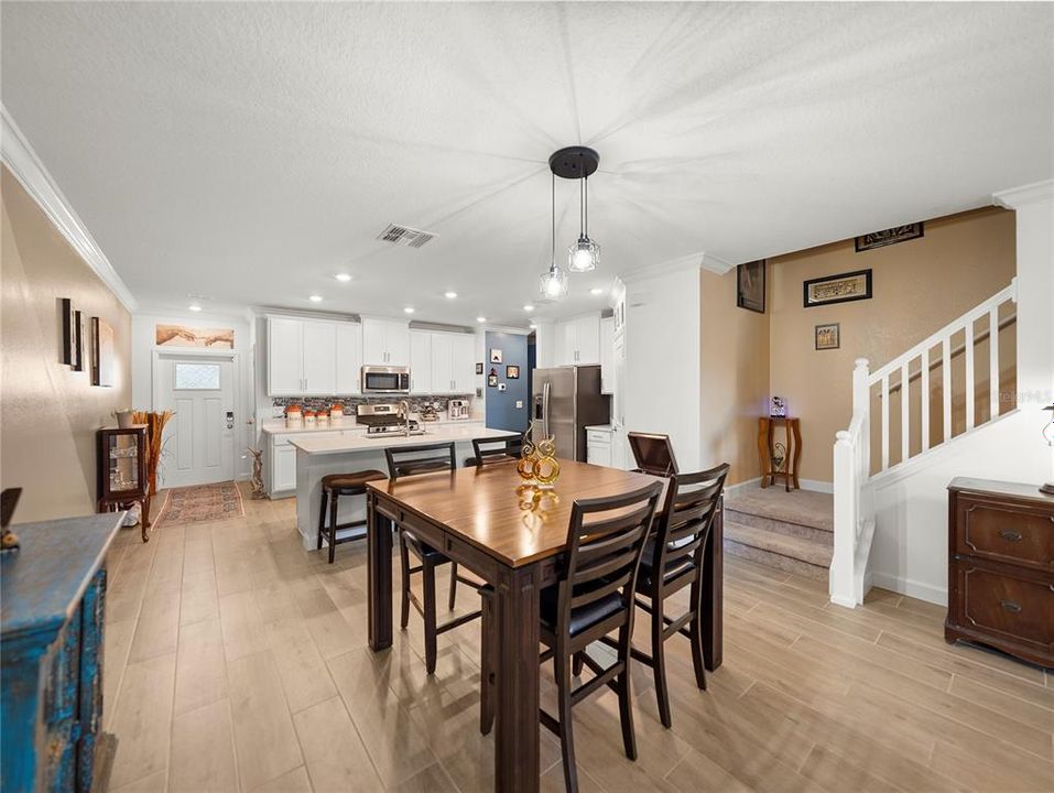 For Sale: $280,000 (2 beds, 2 baths, 1737 Square Feet)