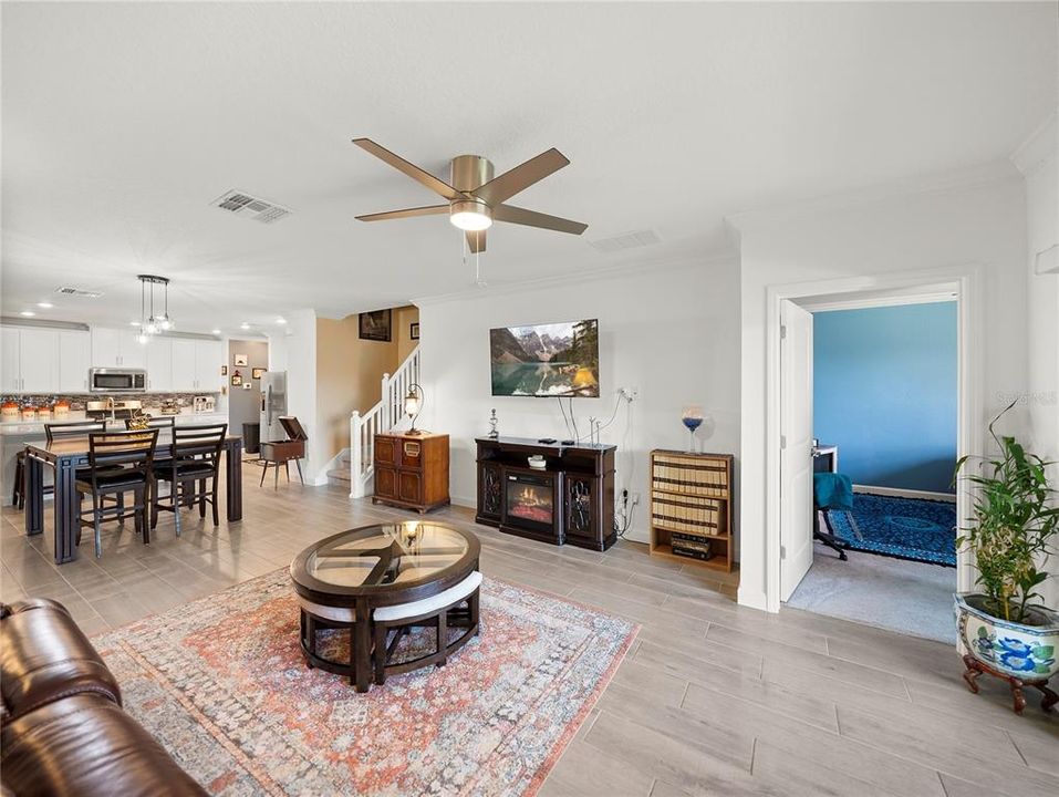 For Sale: $280,000 (2 beds, 2 baths, 1737 Square Feet)