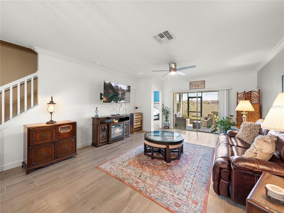 For Sale: $280,000 (2 beds, 2 baths, 1737 Square Feet)