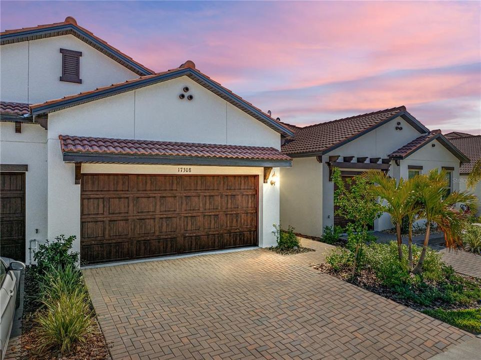 For Sale: $280,000 (2 beds, 2 baths, 1737 Square Feet)