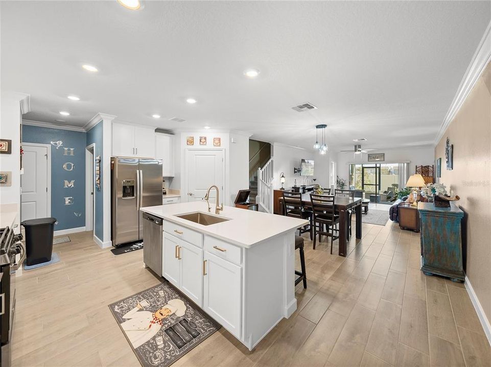 For Sale: $280,000 (2 beds, 2 baths, 1737 Square Feet)