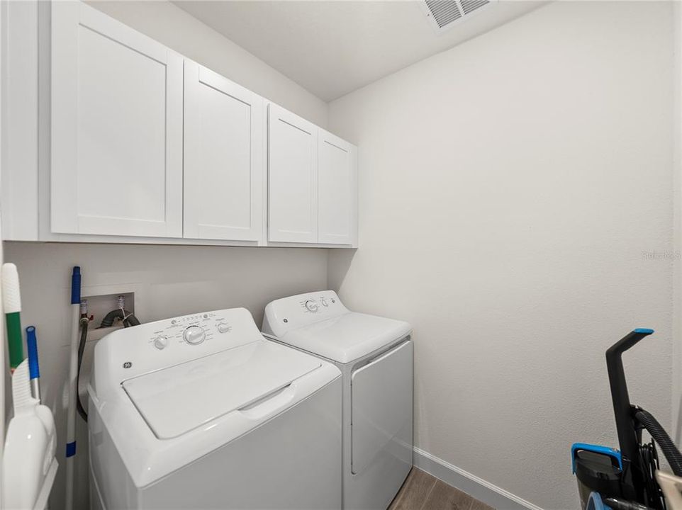 For Sale: $280,000 (2 beds, 2 baths, 1737 Square Feet)