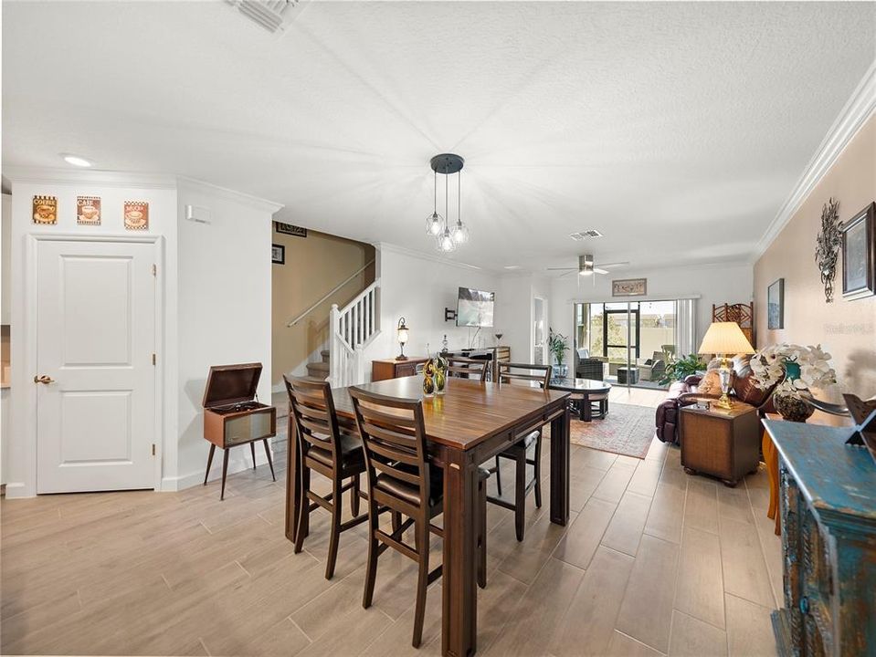 For Sale: $280,000 (2 beds, 2 baths, 1737 Square Feet)