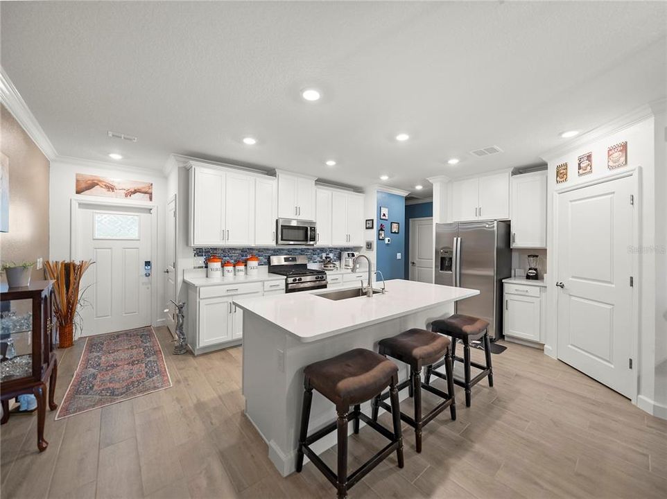 For Sale: $280,000 (2 beds, 2 baths, 1737 Square Feet)