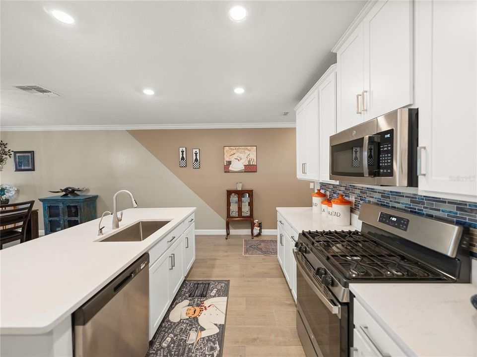 For Sale: $280,000 (2 beds, 2 baths, 1737 Square Feet)