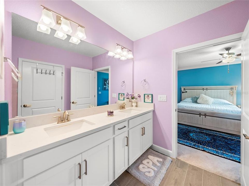 For Sale: $280,000 (2 beds, 2 baths, 1737 Square Feet)