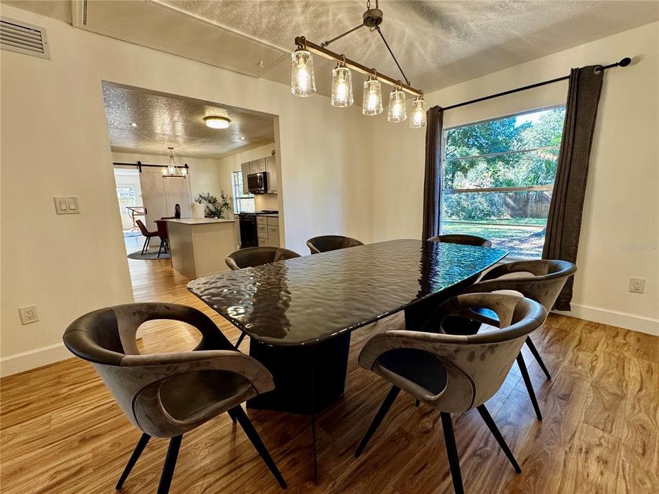 Active With Contract: $500,000 (4 beds, 2 baths, 2413 Square Feet)