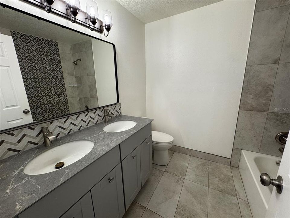 Active With Contract: $500,000 (4 beds, 2 baths, 2413 Square Feet)