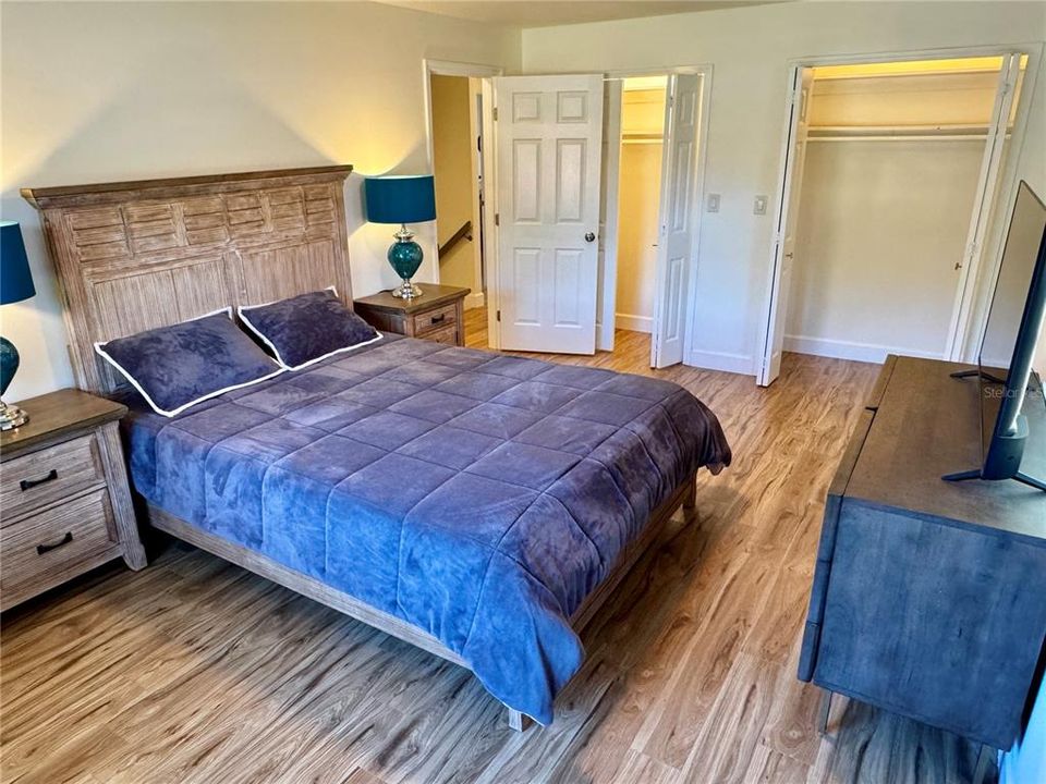 Active With Contract: $500,000 (4 beds, 2 baths, 2413 Square Feet)