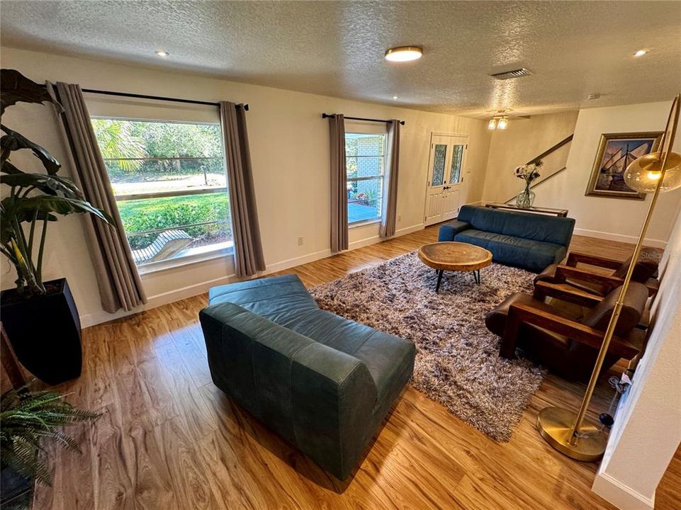 Active With Contract: $500,000 (4 beds, 2 baths, 2413 Square Feet)