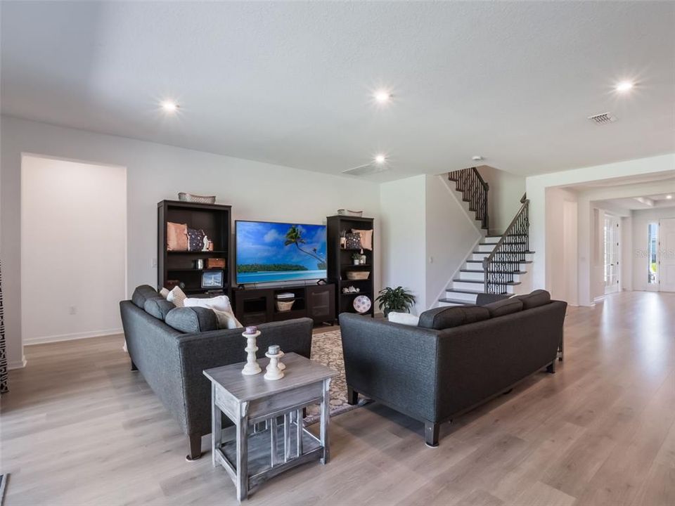 待售: $799,000 (6 贝兹, 4 浴室, 3913 平方英尺)