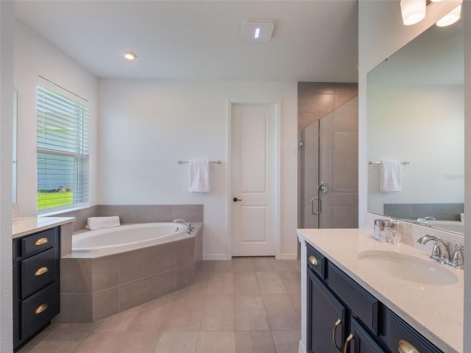 待售: $799,000 (6 贝兹, 4 浴室, 3913 平方英尺)