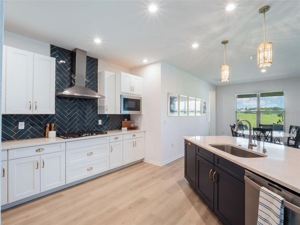 待售: $799,000 (6 贝兹, 4 浴室, 3913 平方英尺)