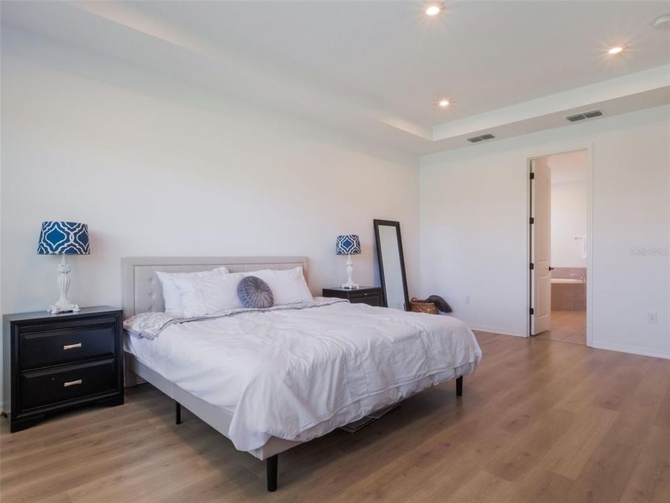 待售: $799,000 (6 贝兹, 4 浴室, 3913 平方英尺)