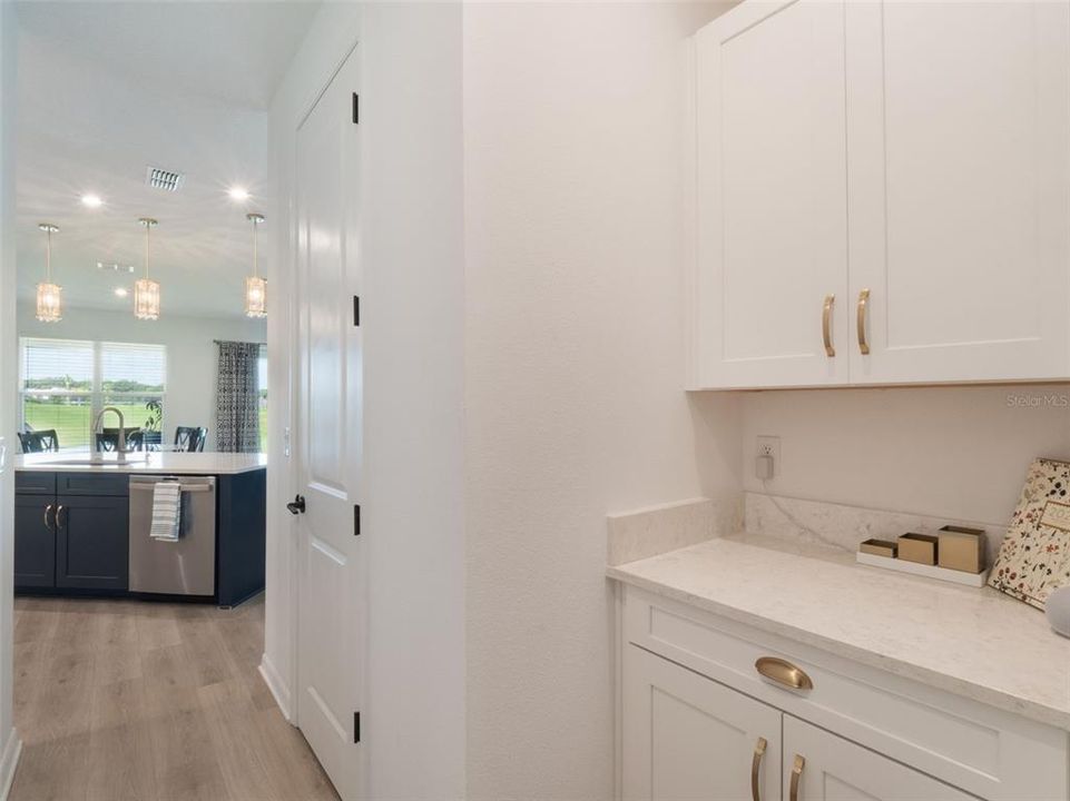 待售: $799,000 (6 贝兹, 4 浴室, 3913 平方英尺)