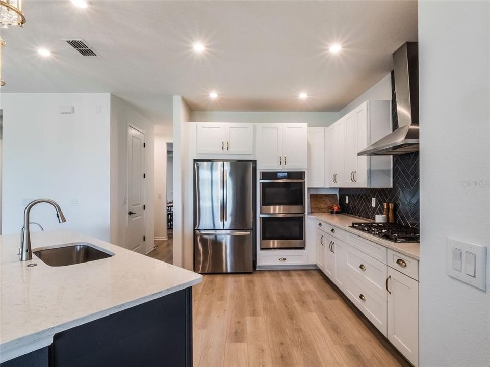 待售: $799,000 (6 贝兹, 4 浴室, 3913 平方英尺)