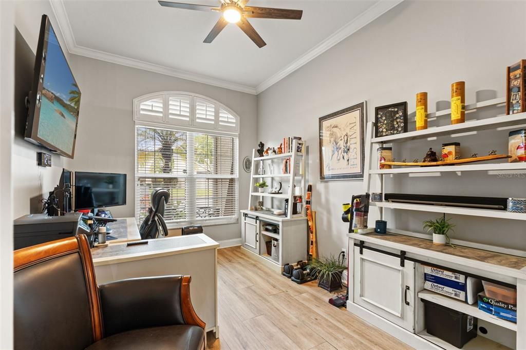 合同活跃: $898,000 (4 贝兹, 3 浴室, 2556 平方英尺)