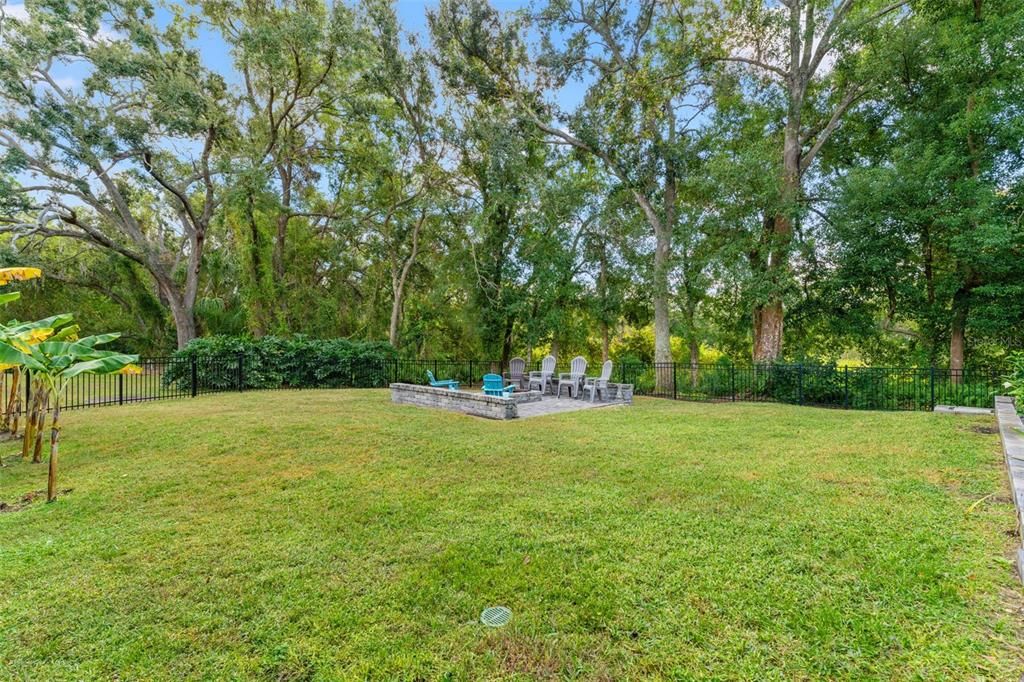 合同活跃: $898,000 (4 贝兹, 3 浴室, 2556 平方英尺)